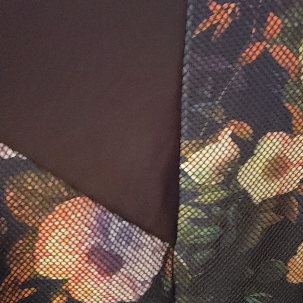 *SOLD*Floral net - Picture 6 of 7